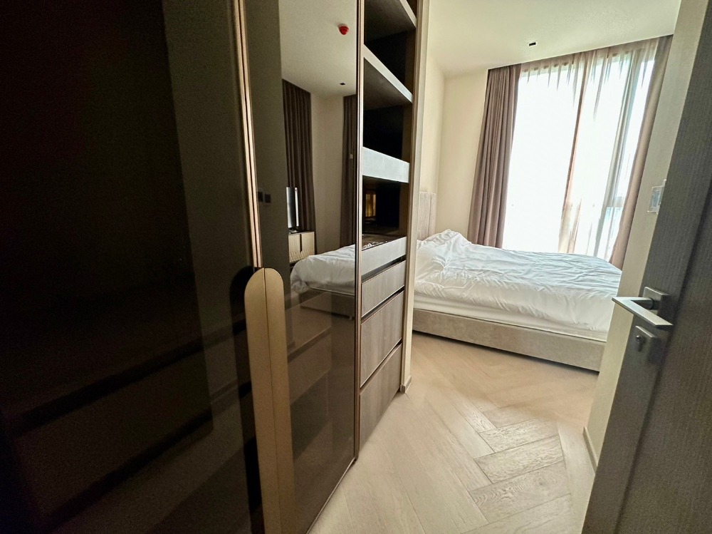 For Rent 1 bedroom The Reserve Sathorn Luxury Condo High floor Near BTS Chong Nonsi Fully furnished Ready to move in