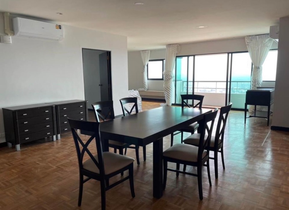 For Rent 3 bedrooms Sathorn Garden Condo High floor Near BTS Saladaeng Fully furnished Ready to move in