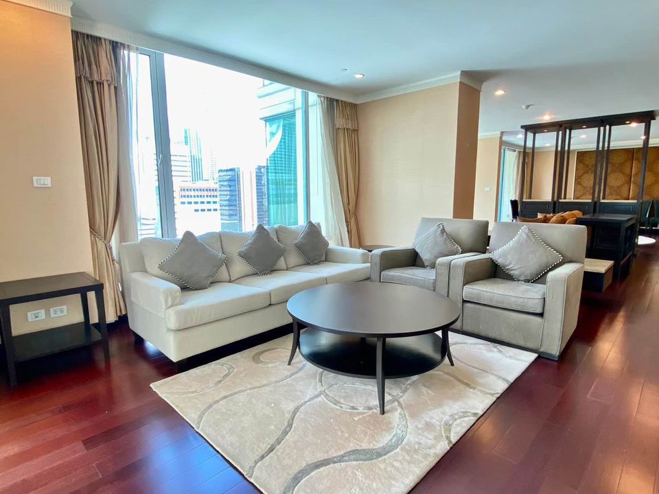 For Rent 4 Beds 4 Baths The Park Chidlom Condo Near BTS Chidlom Fully furnished Ready to move in