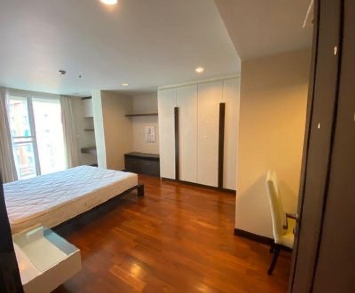 เช่า คอนโด 3 นอน Pet friendly Richmond Hills Sukhumvit Thonglor # 170 sq.m. fully furnished # Tel 061-428-9156