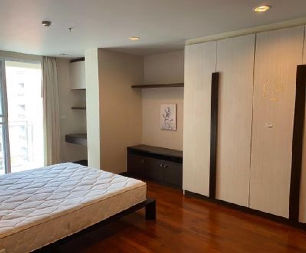 เช่า คอนโด 3 นอน Pet friendly Richmond Hills Sukhumvit Thonglor # 170 sq.m. fully furnished # Tel 061-428-9156