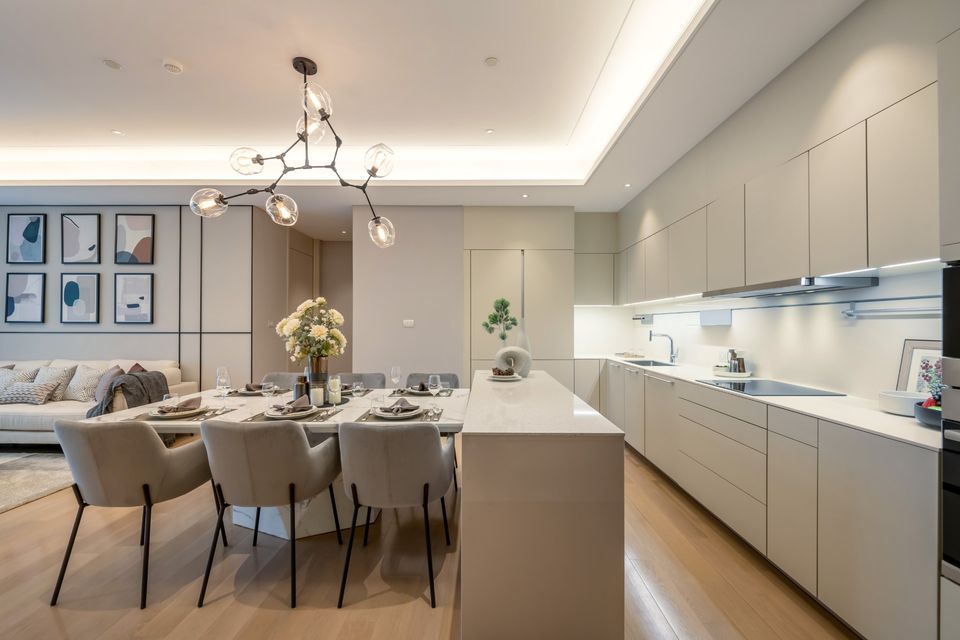 For sale condo 2 bedrooms at Baan sindhorn Luxury condo Near BTS Chidlom Ready to move in Sale 31,000,000 THB.