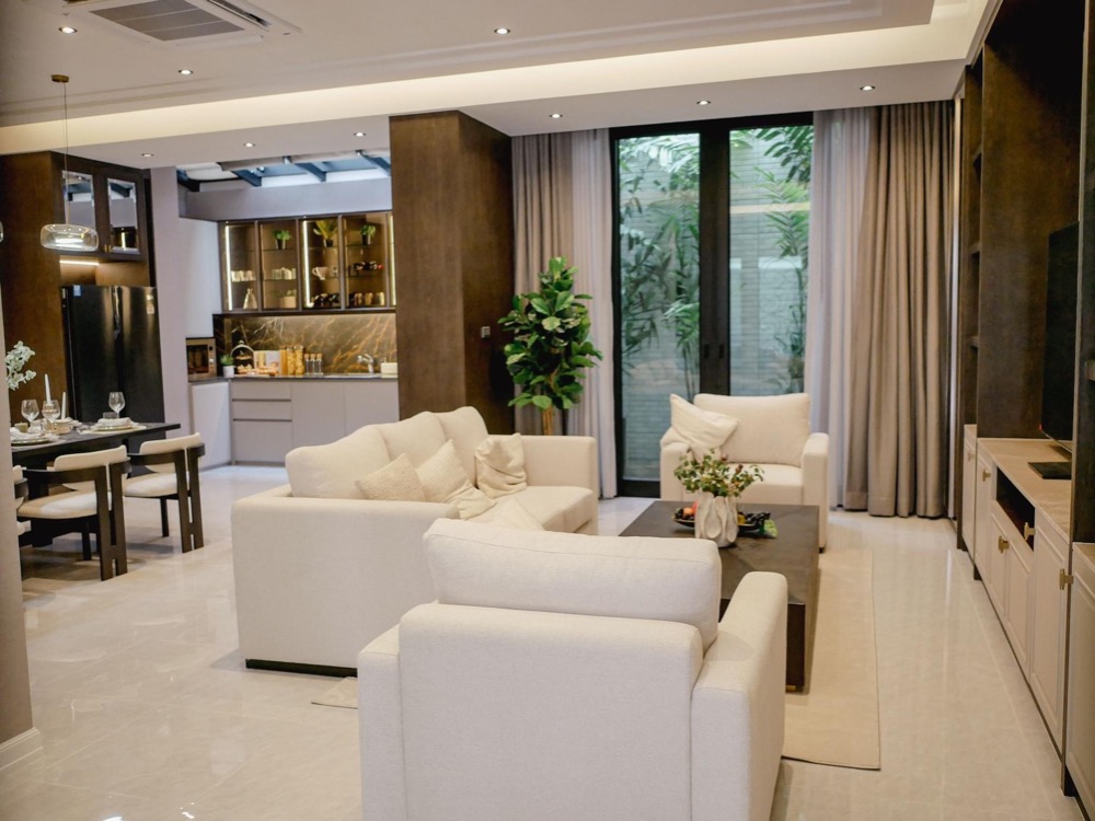 For Sale: Townhome 4 storeys, The Legend Sathorn-Narathiwas, 3 Bedrooms /4 Bathrooms *Fully Furnished*