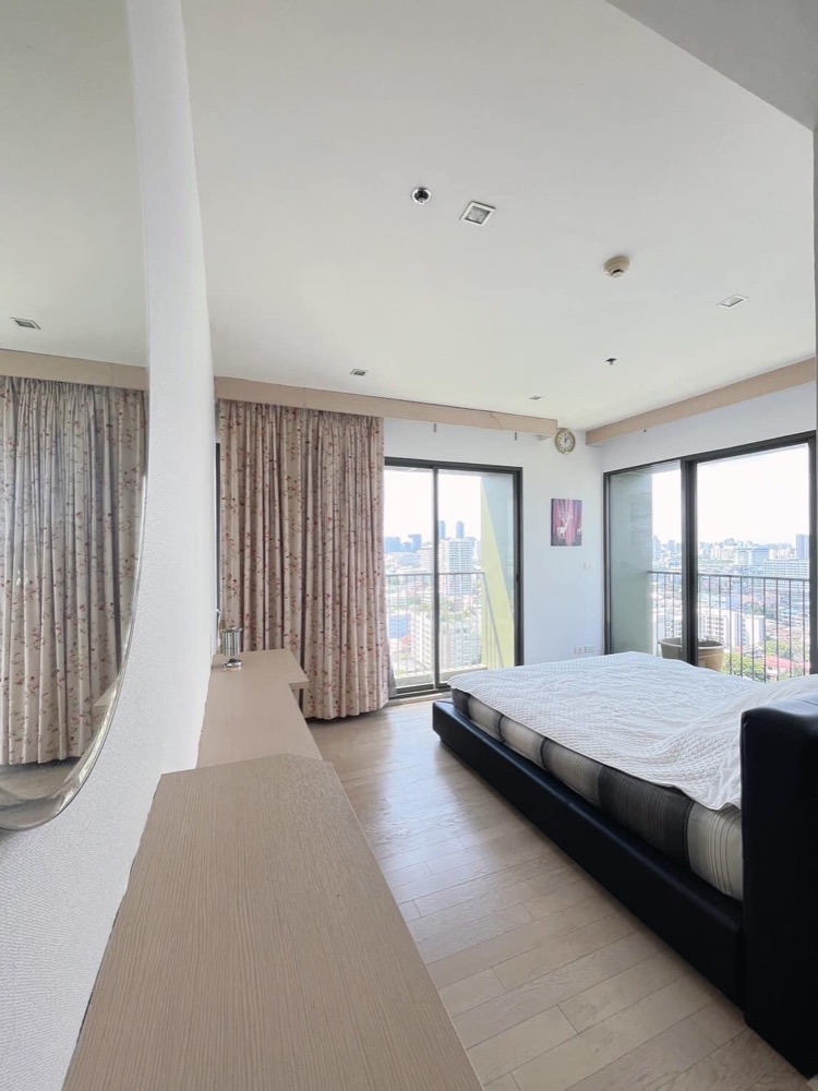 For Sale: Condo, Noble Solo Thonglor, 2 Bedrooms /2 Bathrooms, *High Floor /Furnished /Corner Unit*