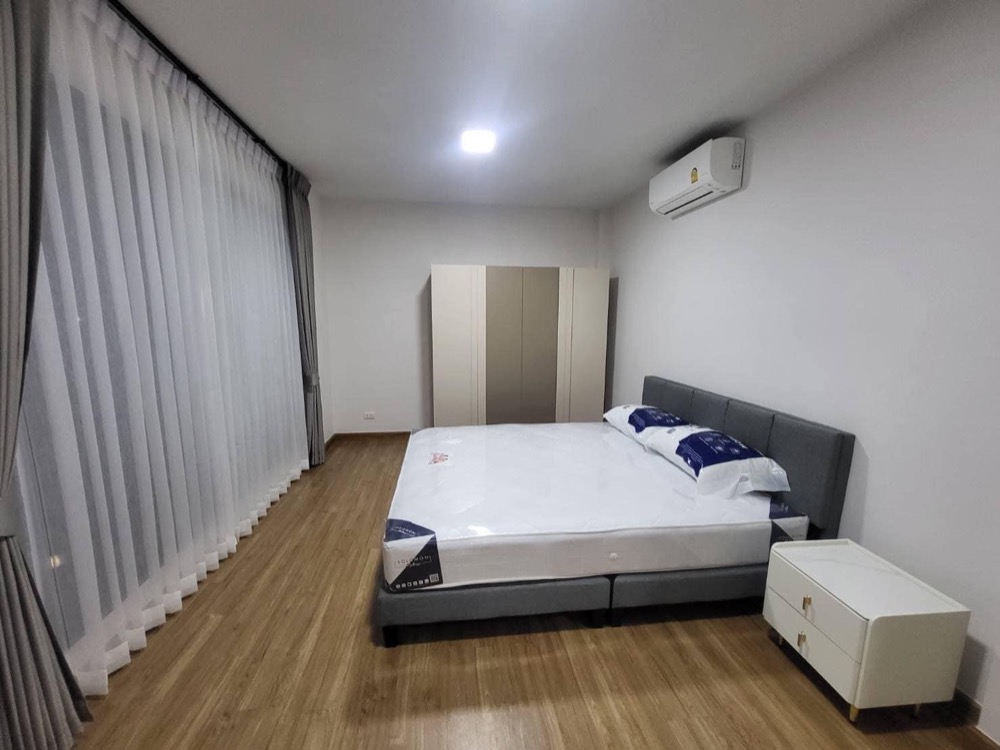 For Rent: House 3 Storeys, Baan Klang Muang Ramintra 83 Station, 4 Bedrooms /4 Bathrooms *Fully Furnished /Corner Unit & Pet Friendly* Ready to move in