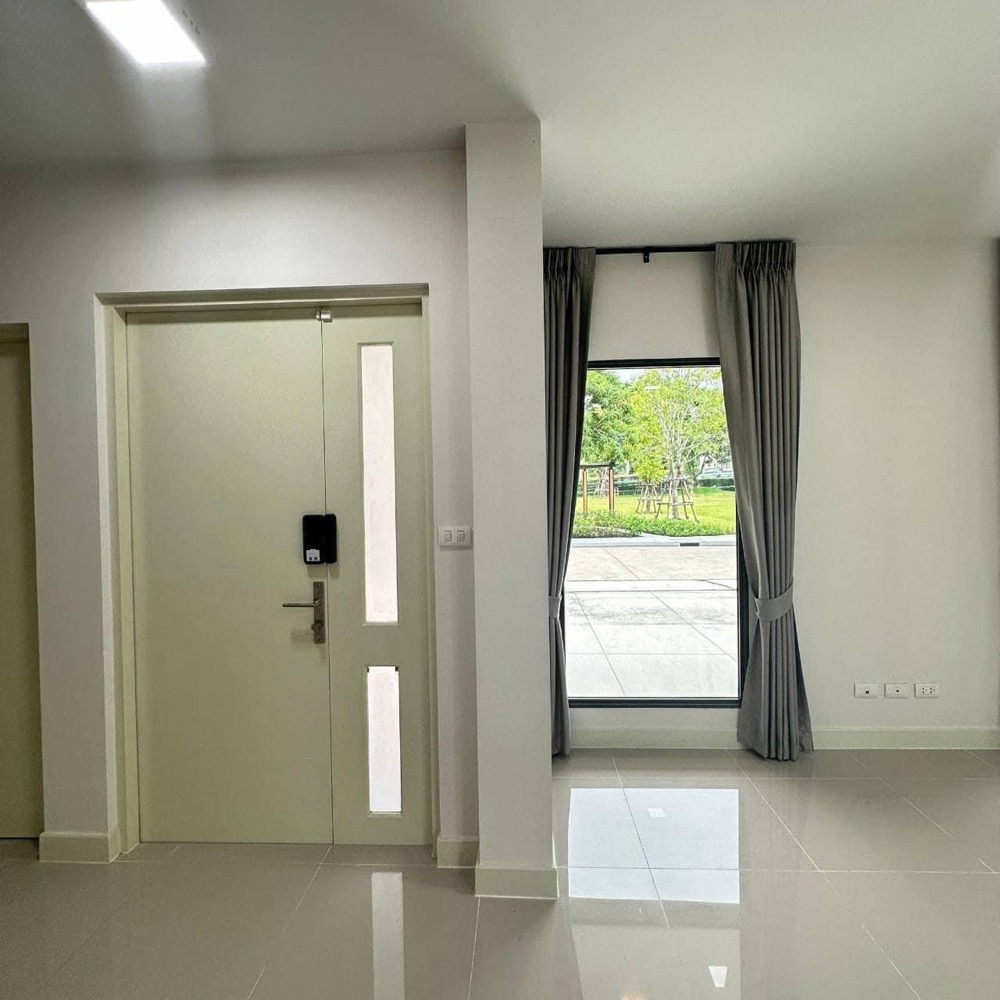 For Rent: House 3 Storeys, Baan Klang Muang Ramintra 83 Station, 4 Bedrooms /4 Bathrooms *Fully Furnished /Corner Unit & Pet Friendly* Ready to move in