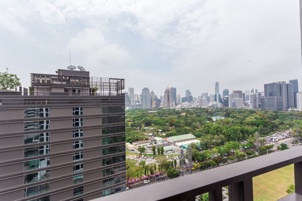 For Sale: Condo, MUNIQ Langsuan, 1 Bedroom /1 Bathroom *Fully Furnished /High Floor & Sale with Tenant*