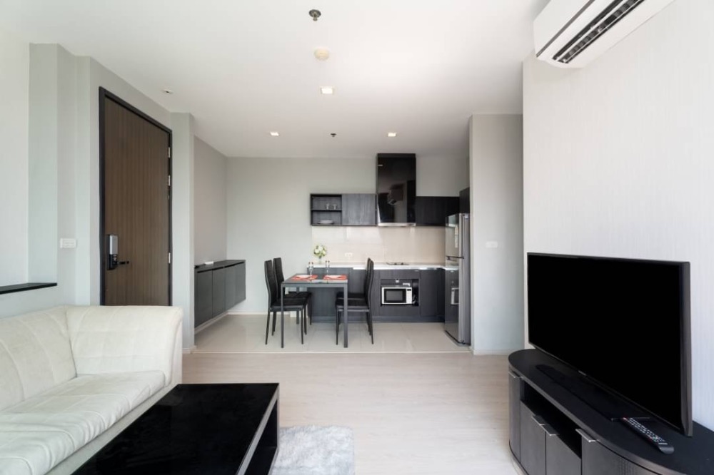 For Sale: Condo, Rhythm Sukhumvit 44/1, 2 Bedrooms /1 Bathroom *Fully Furnished /High Floor /Corner Unit & Ready to move in*