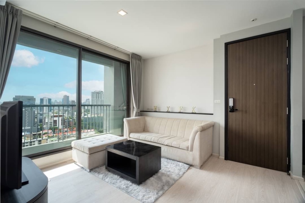 For Sale: Condo, Rhythm Sukhumvit 44/1, 2 Bedrooms /1 Bathroom *Fully Furnished /High Floor /Corner Unit & Ready to move in*