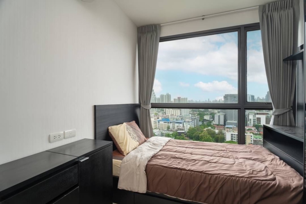 For Sale: Condo, Rhythm Sukhumvit 44/1, 2 Bedrooms /1 Bathroom *Fully Furnished /High Floor /Corner Unit & Ready to move in*