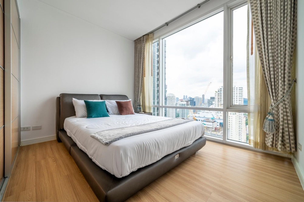 For Sale: Condo, Fullerton Sukhumvit, 2 Bedrooms /2 Bathrooms *Fully Furnished /High Floor /High Floor /Pet Friendly & Ready to move in*