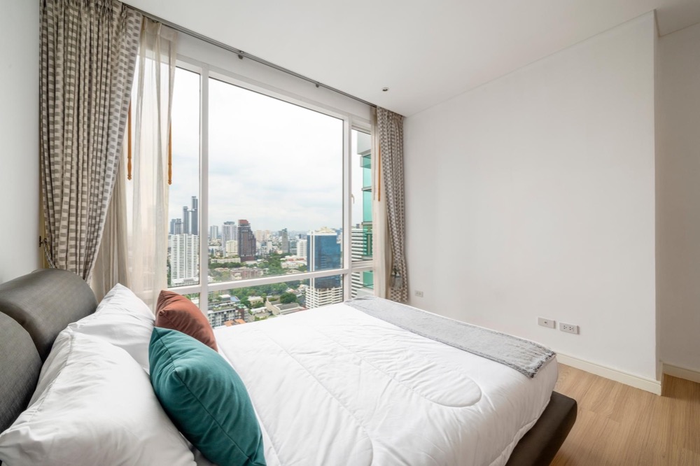 For Rent: Condo, Fullerton Sukhumvit, 2 Bedrooms /2 Bathrooms *Fully Furnished /High Floor /High Floor /Pet Friendly & Ready to move in*