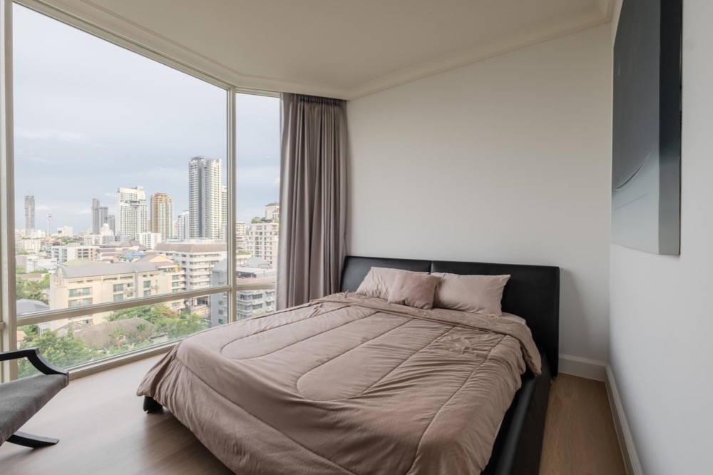 For Sale: Condo, ROYCE Private Residences, 2 Bedrooms /2 Bathrooms *Fully Furnished /High Floor /Corner Unit /Private Lift /Balcony & Ready to move in*