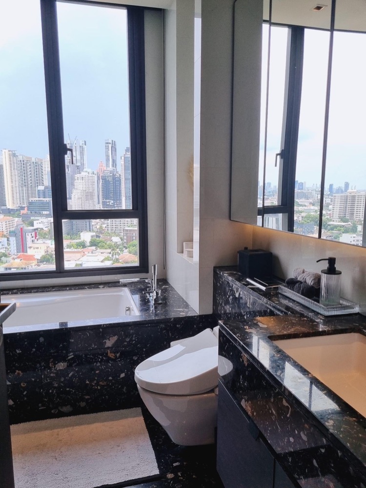 For Sale: Condo, BEATNIQ Sukhumvit 32, 2 Bedrooms /2 Bathrooms *Fully Furnished /High Floor /Corner Unit & Ready to move in*